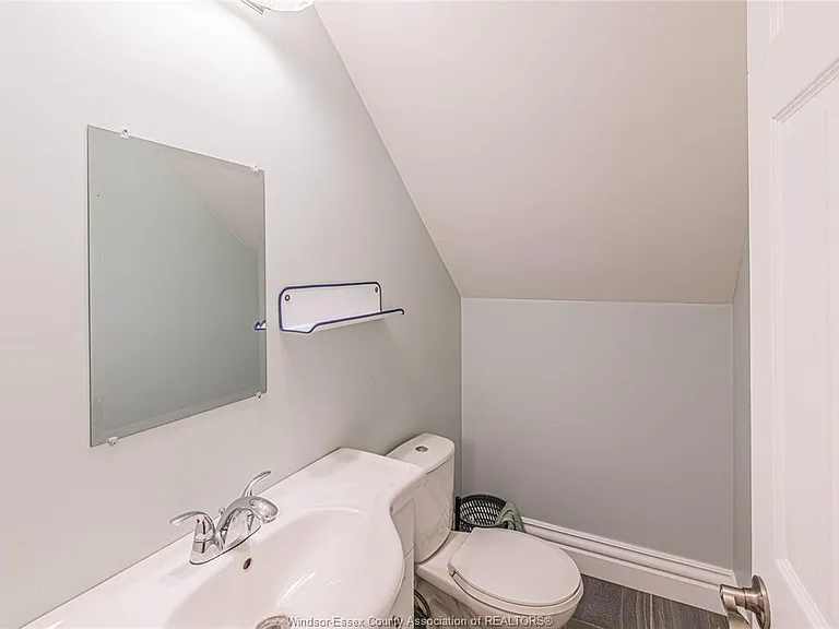 493 Wellington Ave #UPPER — Photo 19