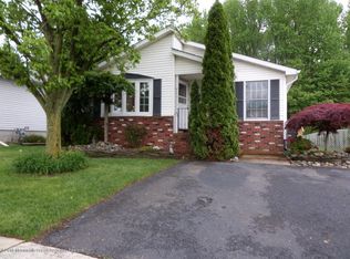 24 Parkview Way, Manalapan, NJ 07726