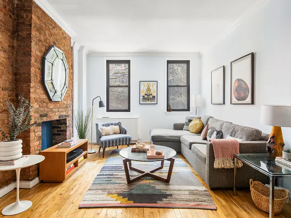 250 West 16th Street image 1 of 8