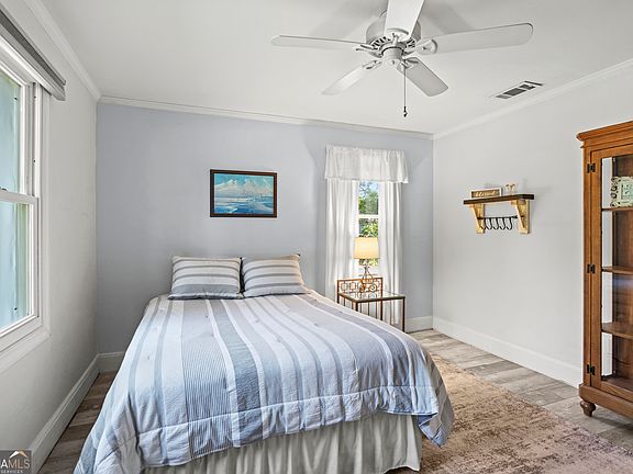 5th image of 203 Sylvan Heights Dr
