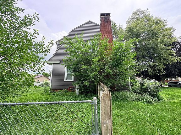 3rd image of 324 E Durant St