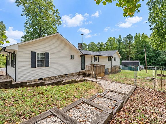 5th image of 370 Shiloh Rd