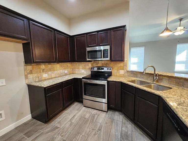 549 Creekside Frst — Photo 11