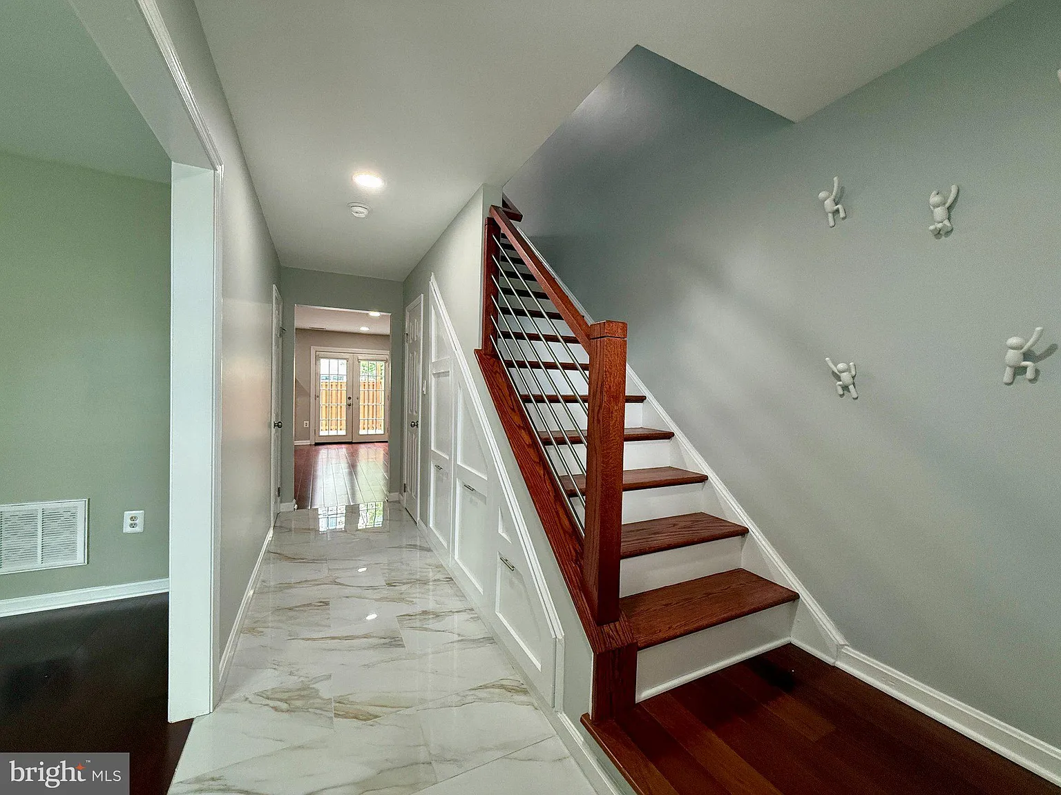 3 bed, 4.0 bath, 2247 sqft, $3,350 — Photo 2