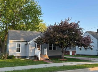 403 6th St, Parkersburg, IA 50665