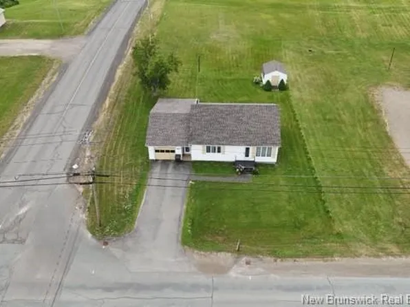 1120 Des Pionniers Ave, Balmoral, NB E8E 2X3