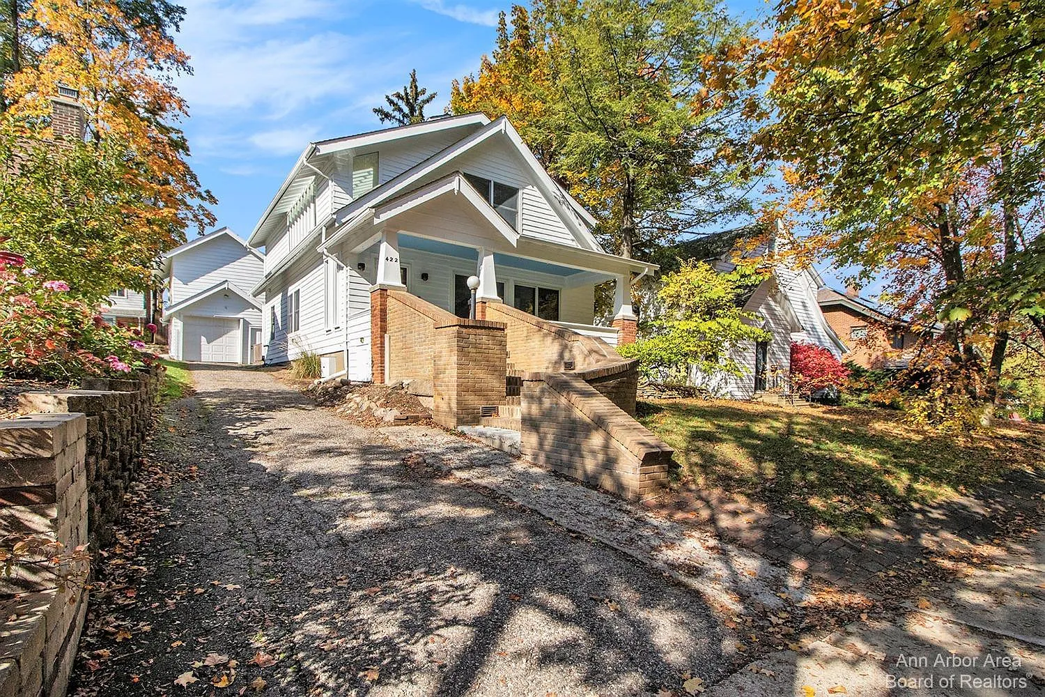 422 Crest Ave photo 1