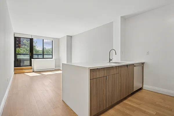 Rented by Greystar | media 5