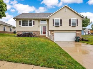 2323 Jomar Ct SW, Cedar Rapids, IA 52404