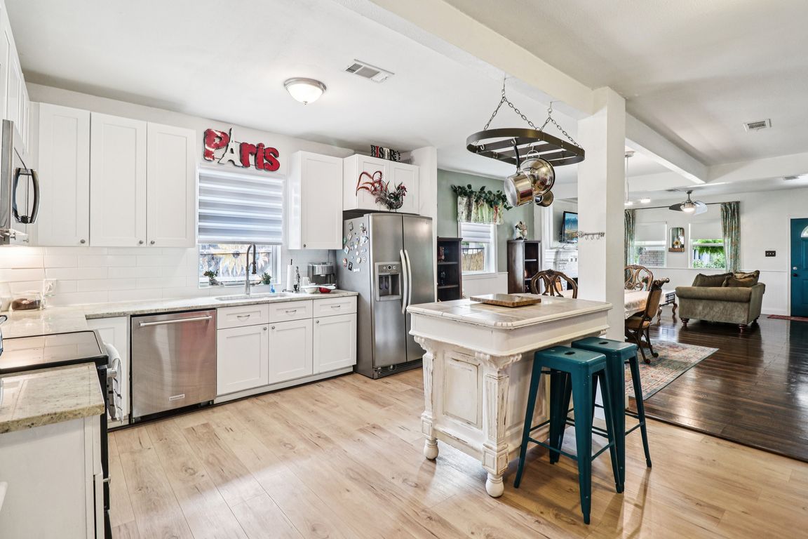 138648 - 2704 Travis Ave, Fort Worth, TX 76110-0606-015.jpg