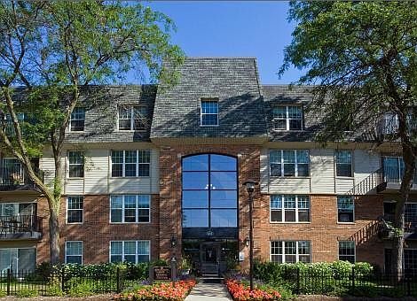 2nd image of 632 Sheridan Rd APT 2E