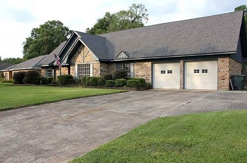 1st image of 950 Chatwood Dr