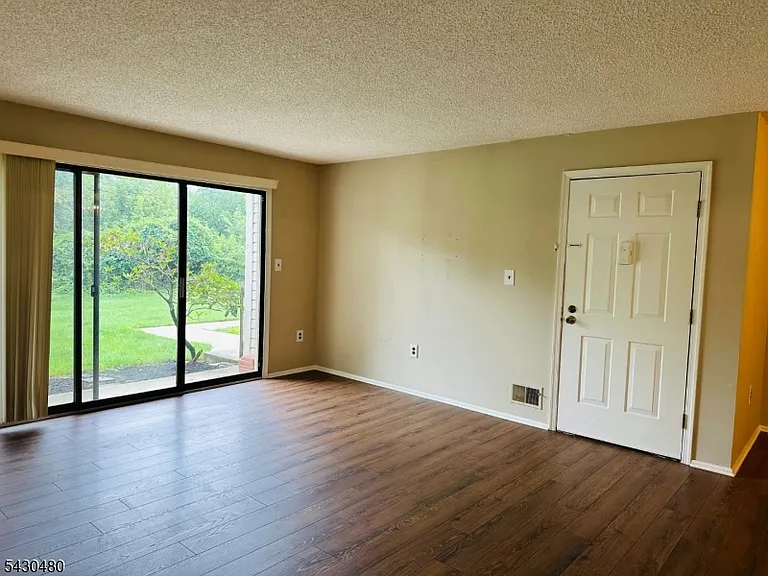122 Crabapple Ln #122 — Photo 3