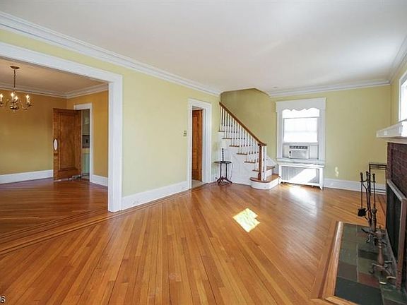 3rd image of 29 Woodside Ter