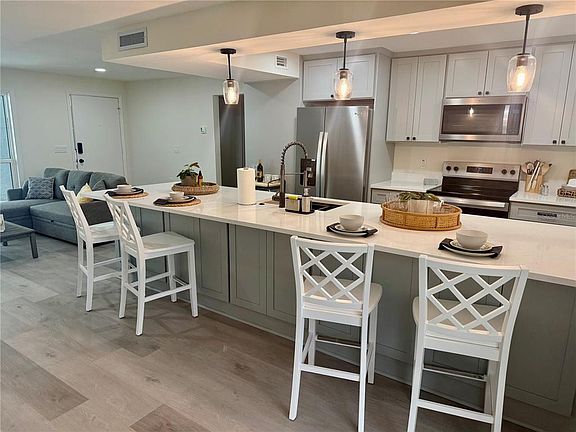 2nd image of 337 Rex Pl Unit B