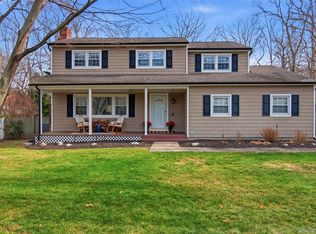 23 John St, Shoreham, NY 11786