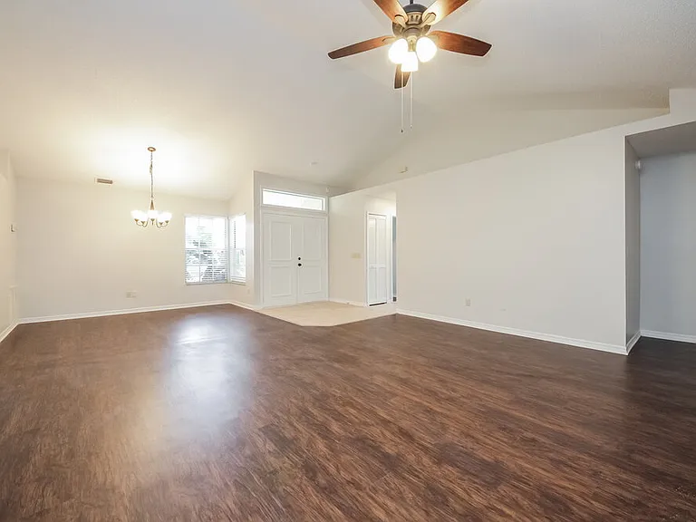 711 White River Dr — Photo 3