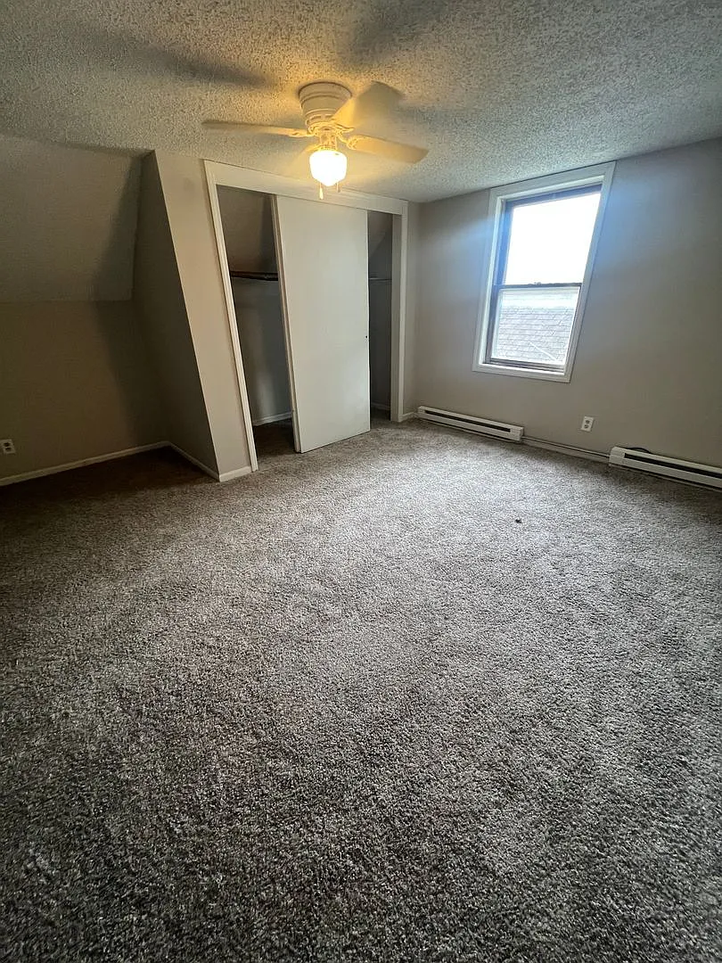 1200 E Laurel — Photo 2