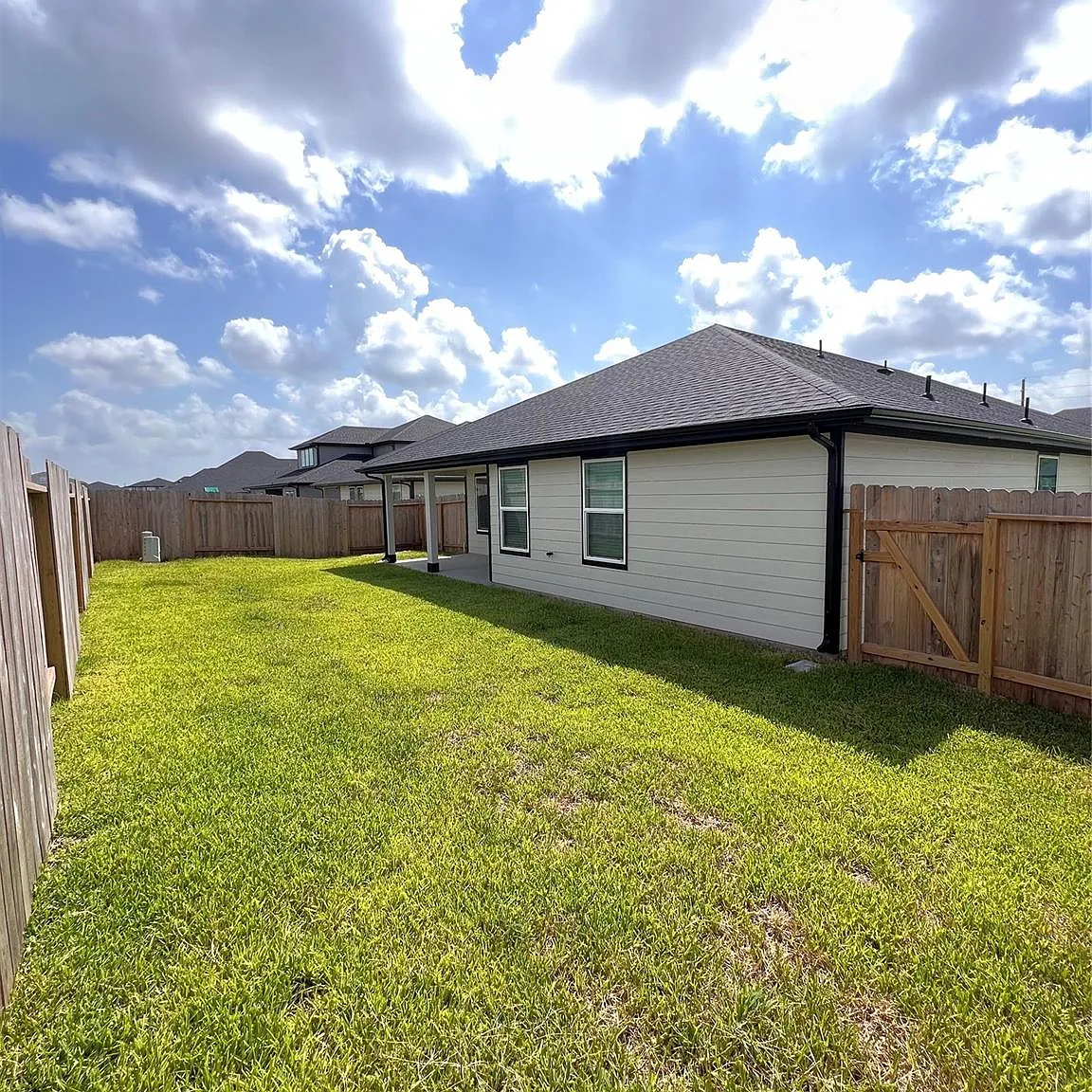 4 bed, 3.0 bath, 2199 sqft, $2,500 — Photo 3