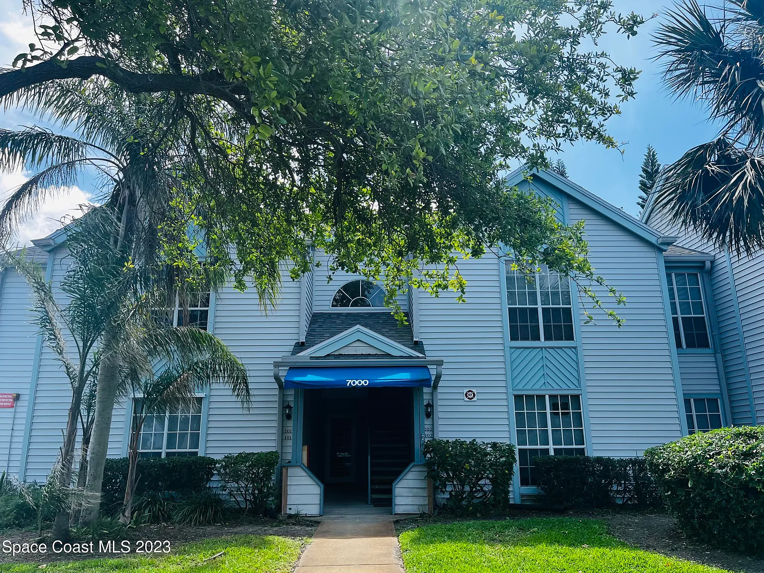 2 bed, 2.0 bath, 1002 sqft, $1,895 — Photo 1