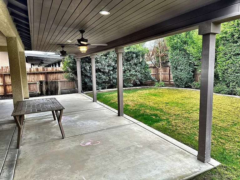 2101 N Lindsay Ct — Photo 3
