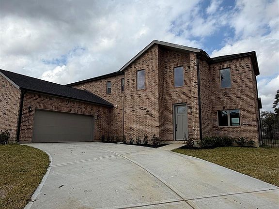 2nd image of 2514 Liguria Ln