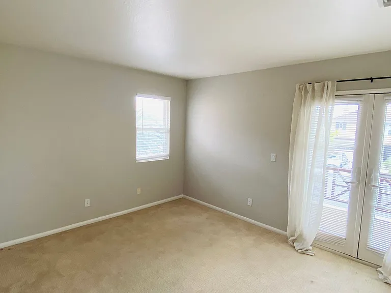 1162 Alexandra Ln — Photo 6