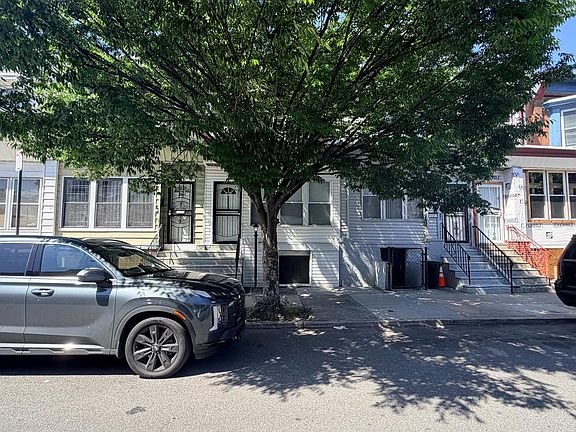 3rd image of 2239 W Somerset St