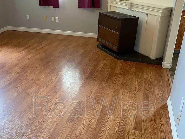 2564 NE Douglas Ave — Photo 5