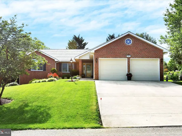 7041 Augusta National, Fayetteville, PA 17222
