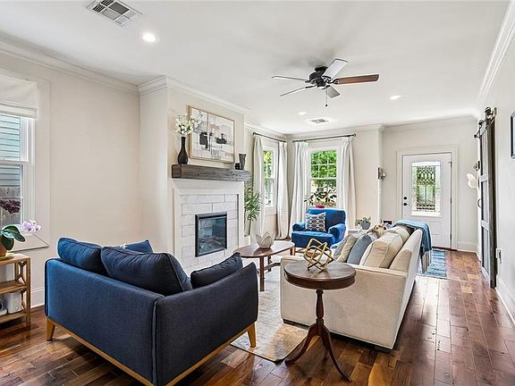 5th image of 922 Hidalgo St