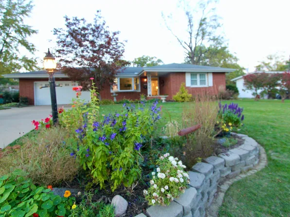 1629 W Lake Ave, Peoria, IL 61614