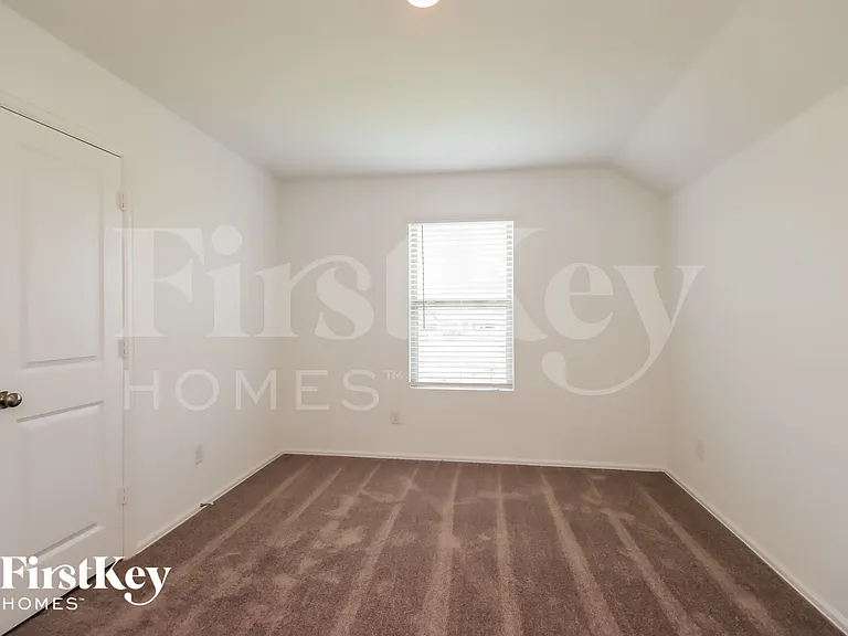 23709 Pagliano Ct — Photo 8