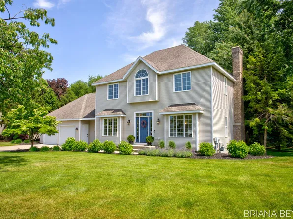 145 Bay Meadows Dr, Holland, MI 49424