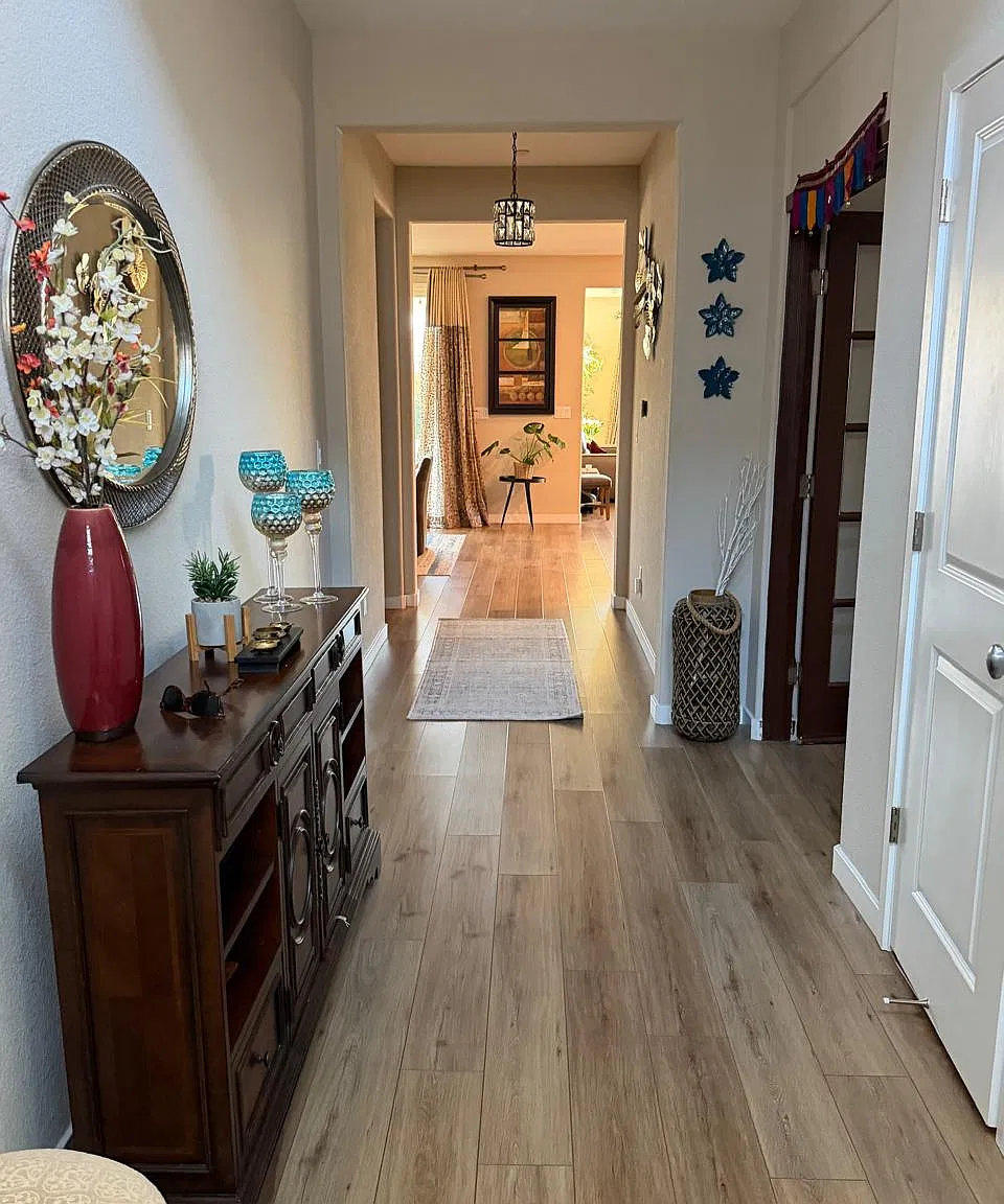5 bed, 3.5 bath, 3331 sqft, $4,699 — Photo 2