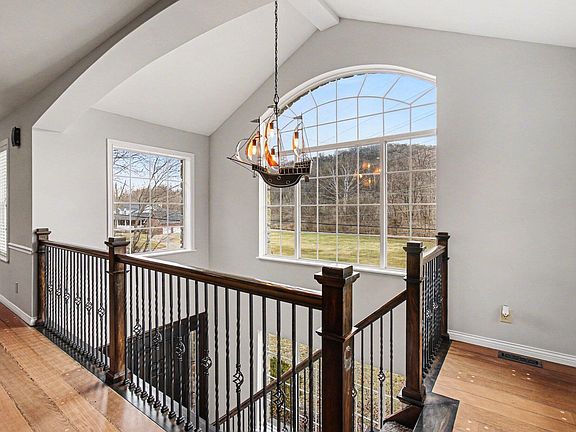 2nd image of 659 Bromley Crescent Springs Rd