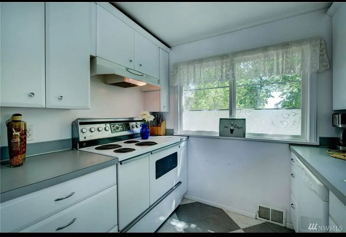 4 bed, 2340 sqft, $950 — Photo 4