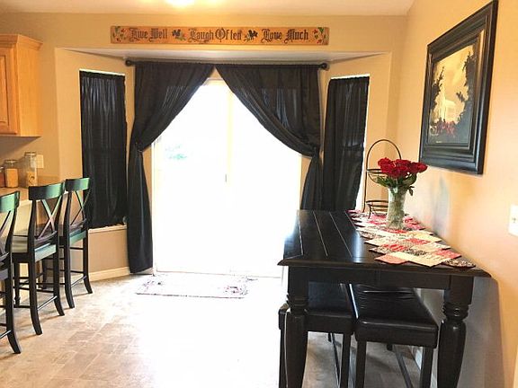 3rd image of 3205 E Pinnacle Dr
