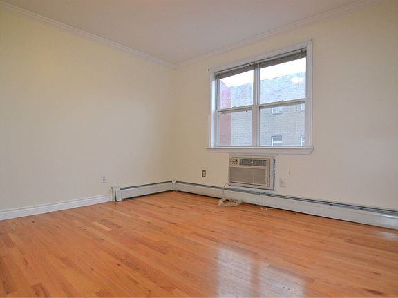 4th image of 58 Underhill Ave #2