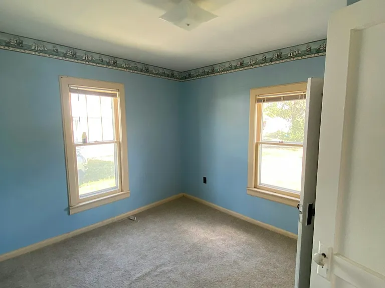 205 S Kansas St — Photo 13