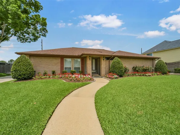 807 Green Belt Dr, Sugar Land, TX 77498