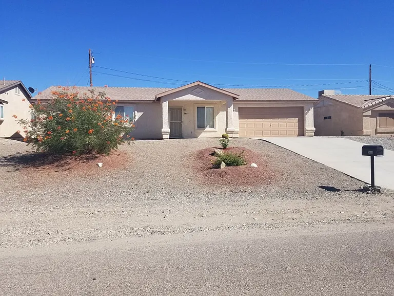 2440 Huntington Dr — Photo 1