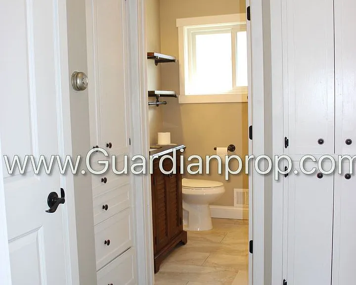 2516 W 98th St — Photo 16