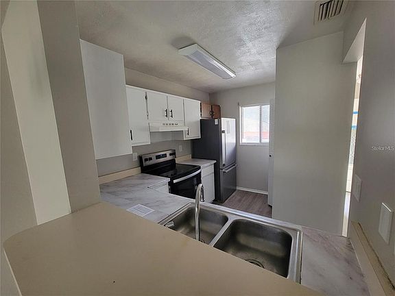 3rd image of 3625 NE 20th Pl