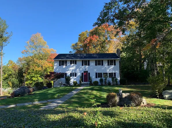 4 Valerie Ln, Mahopac, NY 10541