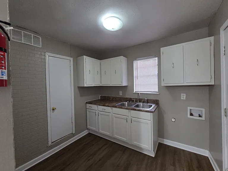 4535 Beacon Hill Dr — Photo 18