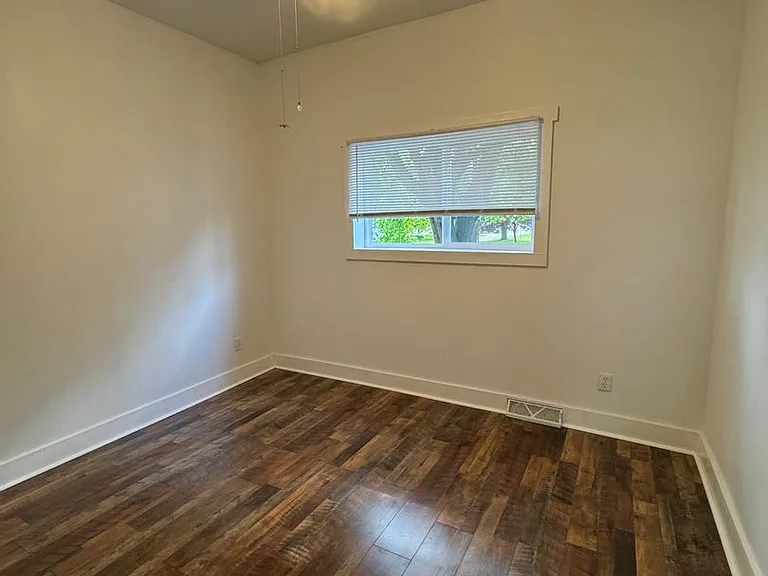 308 N Elm St — Photo 21