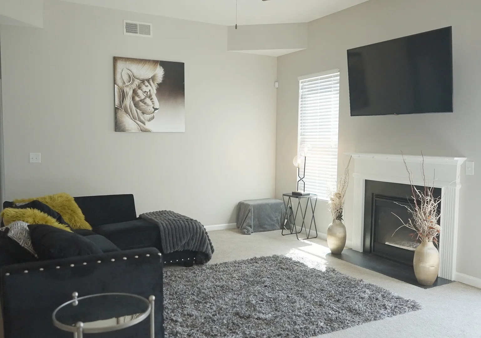 Spacious Haven Near Airport & Downtown — Photo 4