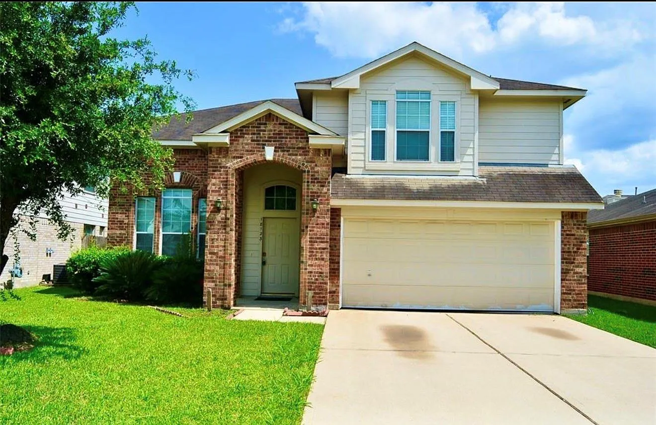 3 bed, 2.5 bath, 2033 sqft, $2,200 — Photo 1