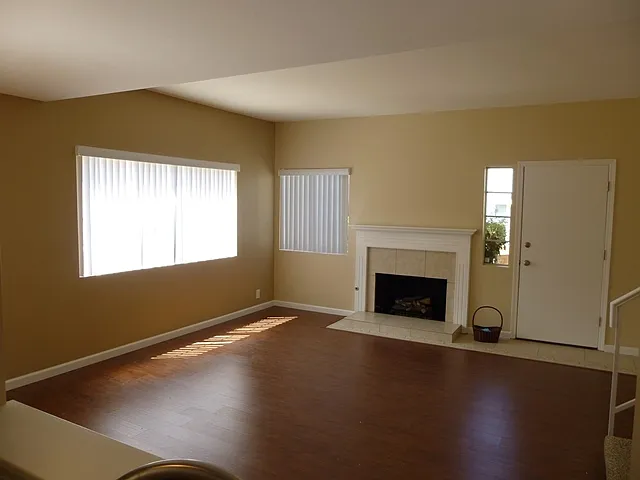 2435 Country Ln — Photo 4